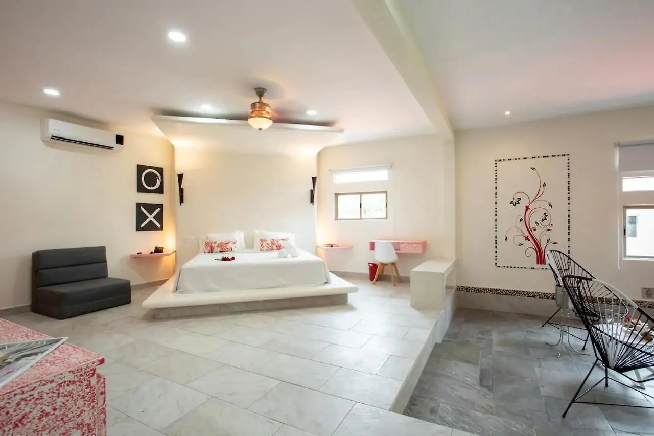 Casa Kaoba Hotel & Suites Playa del Carmen 5*,